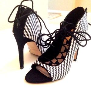 NWT Zara's lace up sandals