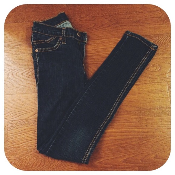 🚫SOLD🚫Dark wash skinny jeans