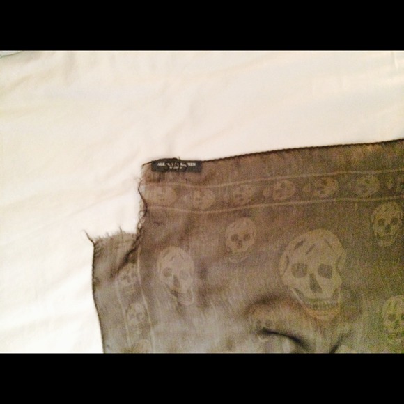 Alexander McQueen - Picture 4 of 4
