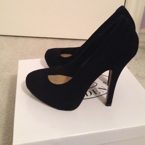 Steve Madden black suede heels