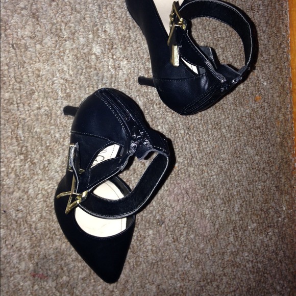 Heels - Picture 2 of 4