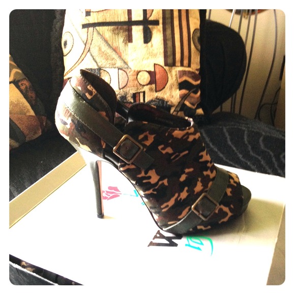 Camouflage Bootie