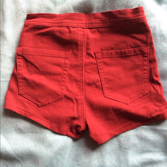 Red shorts - Picture 2 of 2