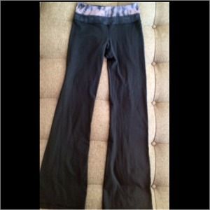 Lululemon Groove Yoga Pant. Size 2