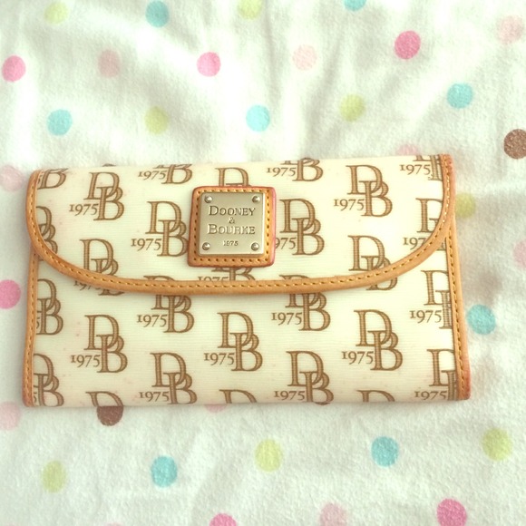 Dooney & Bourke wallett