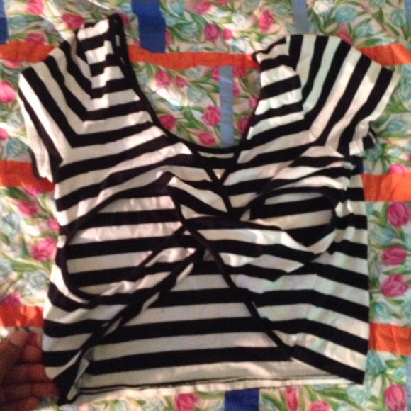 Crop top - Picture 2 of 2