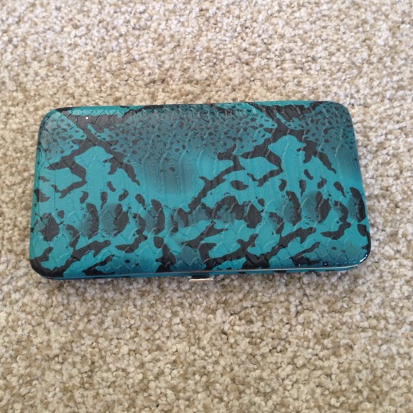 Snake skin (not real) blue wallet. Never been used