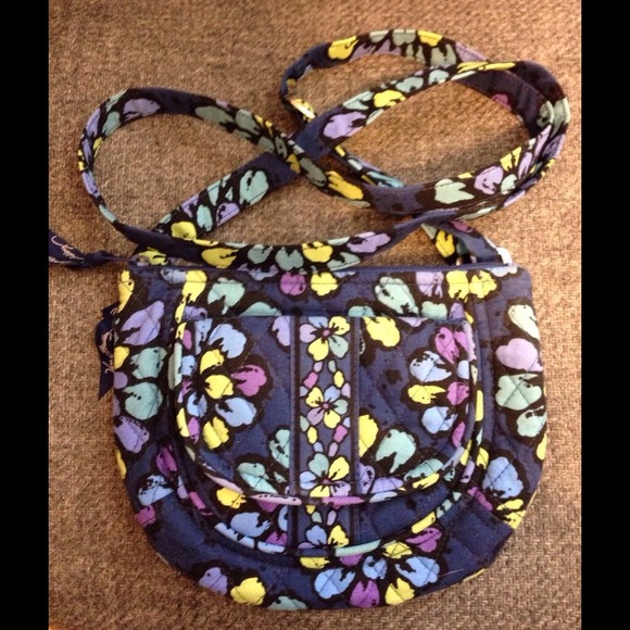 ***SOLD***Vera Bradley Crossbody bag in Indigo Pop