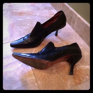 Donald J. Pliner black leather pointy toe booties