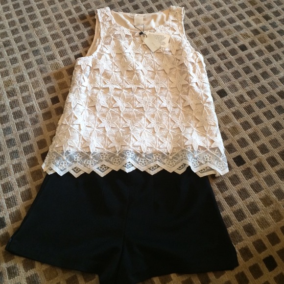 Blouse with embroidered flower pattern