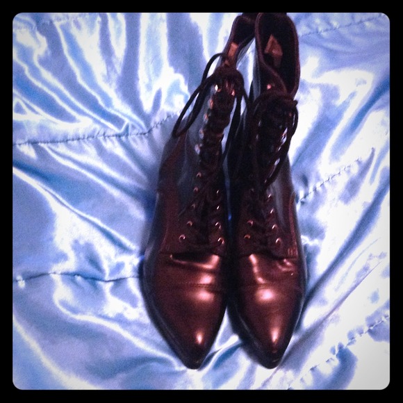 Pointed toe boots