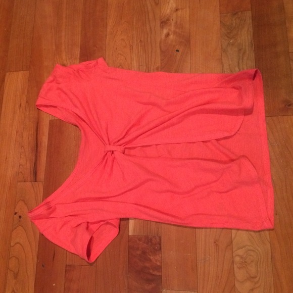 OPEN BOW BACK Tshirt:PRICE NEGOTIABLE - Picture 2 of 2