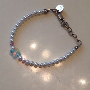 Baby pearl bracelet with crystal butterfly