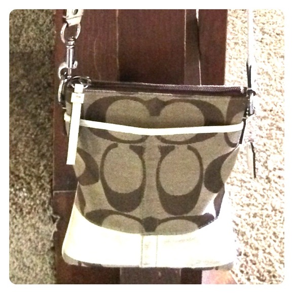 ⬇️JUST REDUCED⬇️ Coach insignia jacquard crossbody