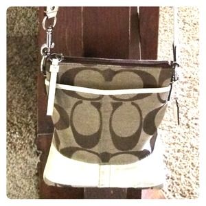 ⬇️JUST REDUCED⬇️ Coach insignia jacquard crossbody