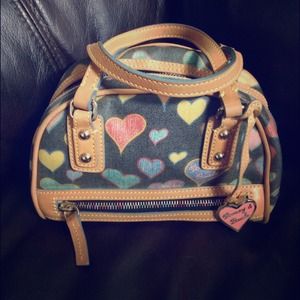 ⬇️JUST REDUCED⬇️Dooney & Bourke 💜 duffle #J139915