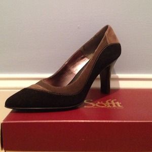 DISA Black Suede Heel by Sofft