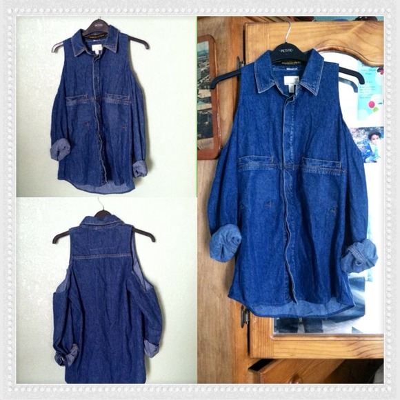 Urban Outfitter CutOut Shoulder Shirt Size S