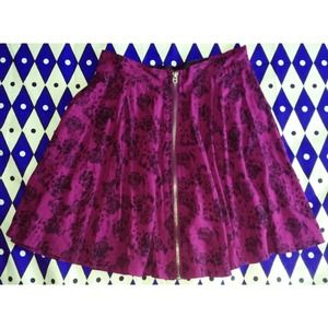 Zipper Front Rose Print Skirt!