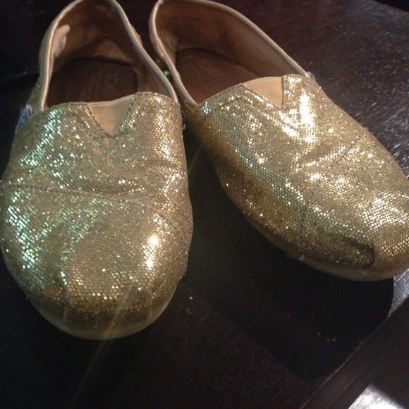 Gold glitter toms
