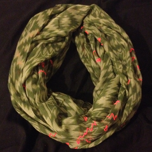 Infinity scarf - Picture 1 of 1