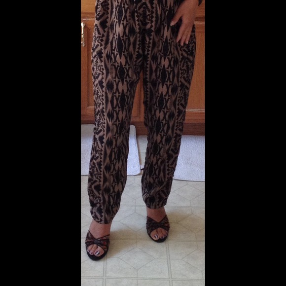 🌺JUMPSUIT🌺 - Picture 2 of 4