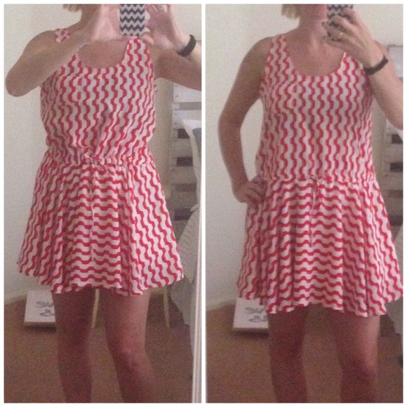 ⭐️Red and white dress. ⭐️SALE 3 items for $9! - Picture 4 of 4
