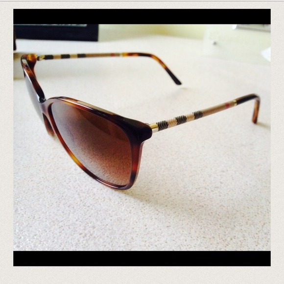 Burberry Accessories - AUTHENTIC Burberry Cat eye sunglasses in brown!