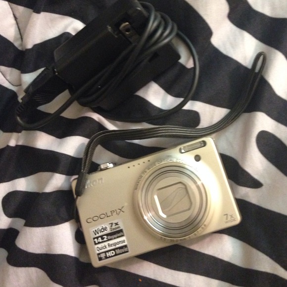 Nikon Camera 📷 - Picture 2 of 3