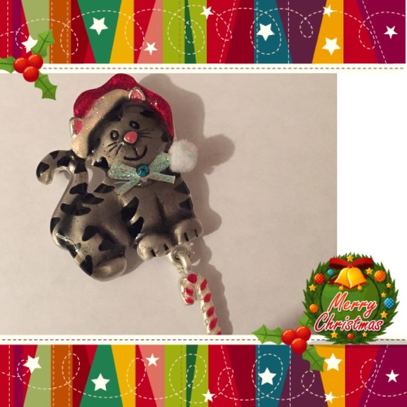 Christmas kitty brooch