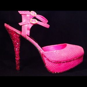 Size 9, pink heels covered in BLING