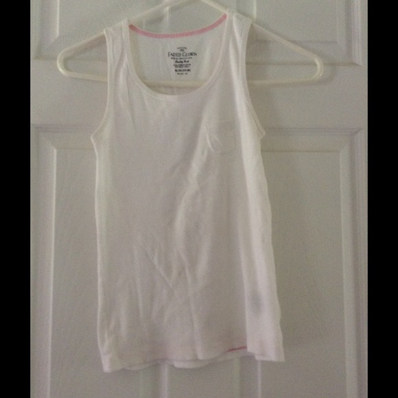 White tank top.... NEVER WORN!!!!💥
