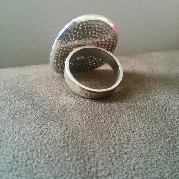 Statement Ring - Picture 2 of 3