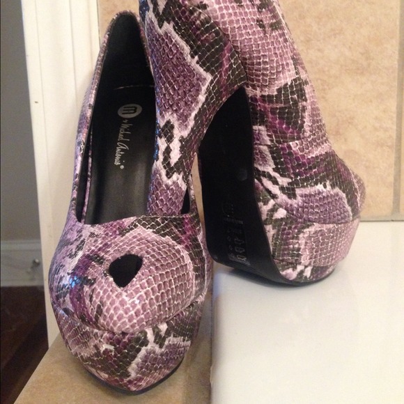 Price ✂️✂️ Purple Snakeskin Pumps