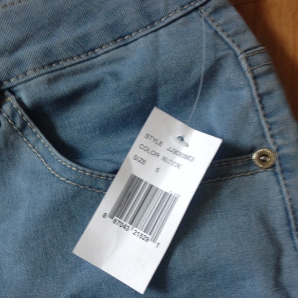 High Rise Shorts - Picture 3 of 4