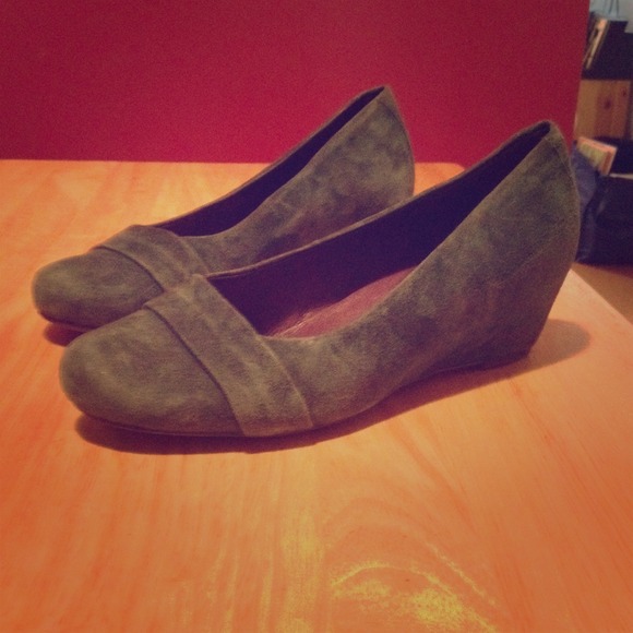Dark green suede low wedge