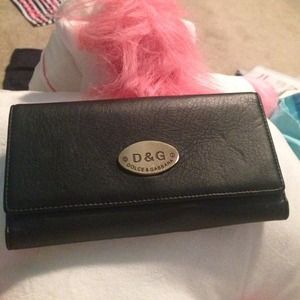 D&G wallet