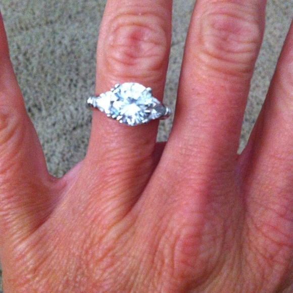 Absolute Jewelry - Brand new Absolute 100 facet 3 karat silver ring