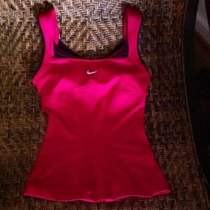 ✨Very Flattering, Nike Dri-Fit Workout Top!