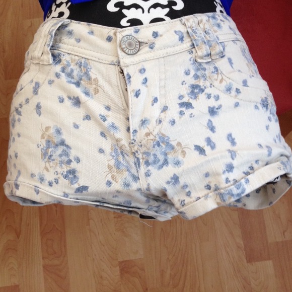 Printed Shorts - Picture 2 of 4