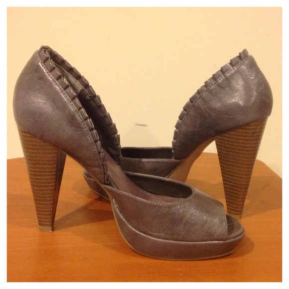 Grey Steve Madden a Heels - Picture 4 of 4