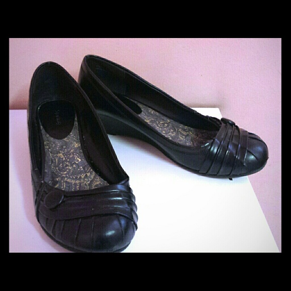 ⬇reduced! Call it Spring wedge shoes