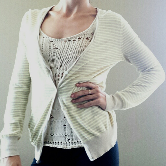 SOLD 🎉 Soft Striped Cardigan