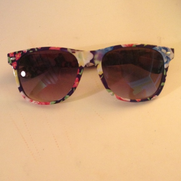 Floral print sunglasses