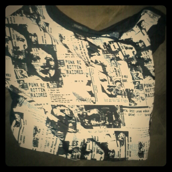 B&W NEWSWORTHY PRINT GRAPHIC crop top!