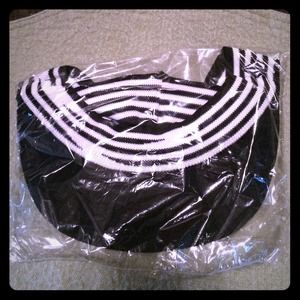 Black and white Volcom ladies visor