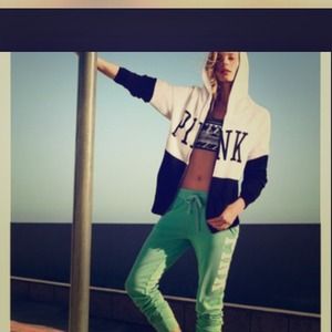 Mint condition Victoria Secret sweater :)