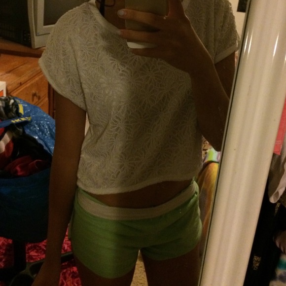 🚫SOLD🚫Floral lace top - Picture 2 of 2