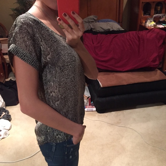 Urban Outfitters Sheer High-Low Top - Picture 3 of 3