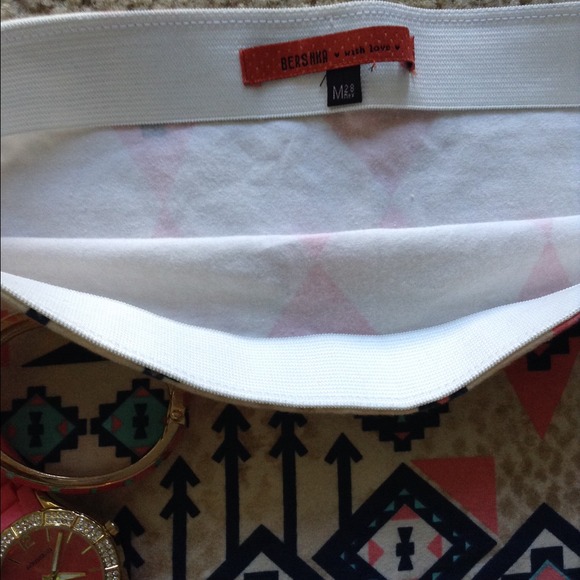 SOLD!! Bershka Aztec Print Mini Skirt - Picture 3 of 3